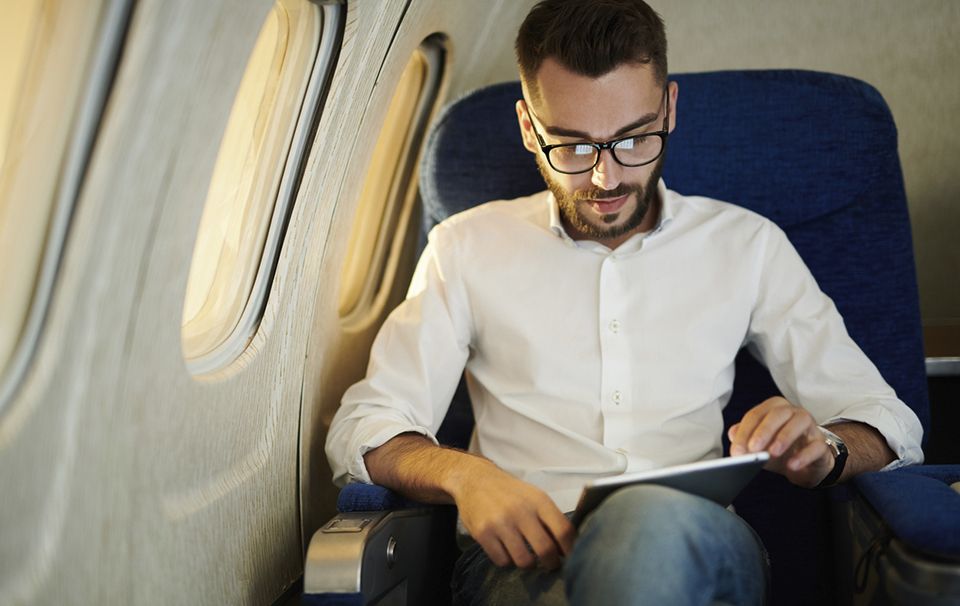 Trabajando en un avión