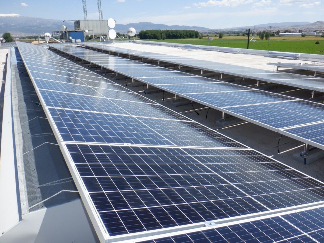 Instalación de placas solares en Cloud Center Andalucía